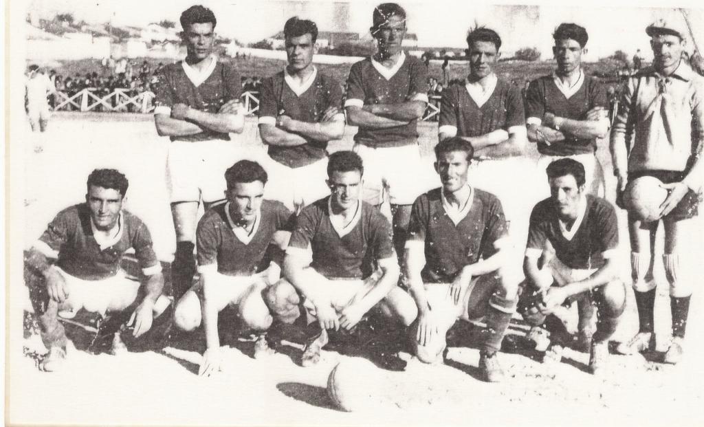 Época 1955-1956 de pé: Fernandes, Amadeu, Castela, Domingos Severino, Cipriano e Chico Zarcos. De cócoras: Blé Horta Ruivo,Rogério Cangalhinhas, António da Luz, Braz e Fernando Martinho.
